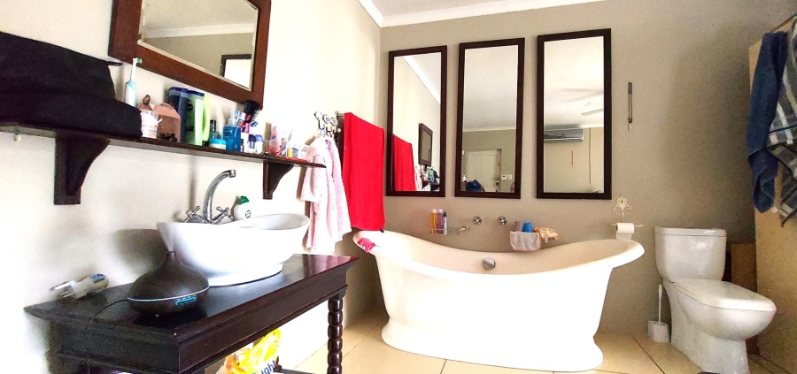 2 Bedroom Property for Sale in Bonza Bay Eastern Cape